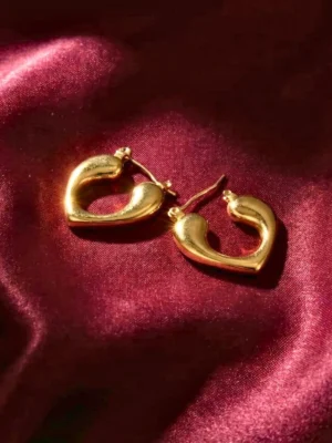 Heart Shaped Small Hoop Anti-Tarnish Earrings Heart Shaped Small Hoop Anti-Tarnish Earrings